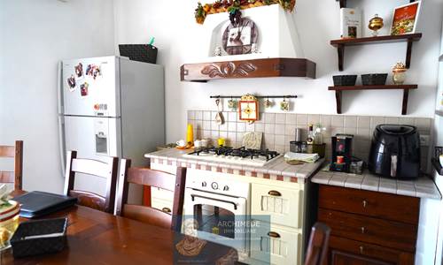 Zona Stazione Ampio pentavani in contesto recintato